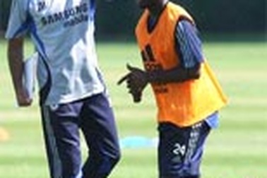 Mourinho cho Wright- Phillips "đặc ân" cuối cùng