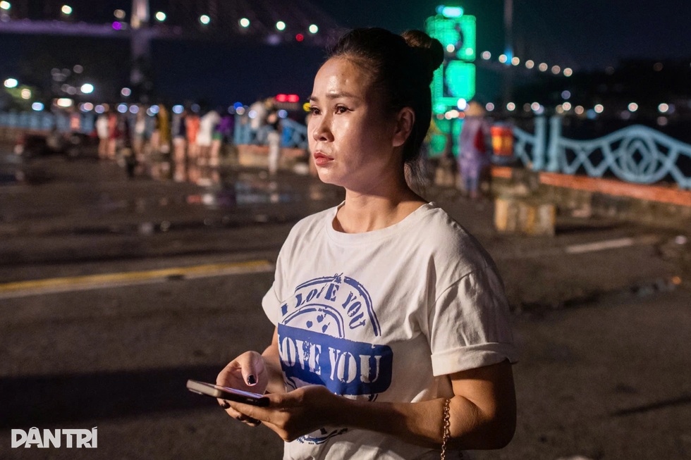 Vẻ trầm lặng tại bến Hải đăng Bãi Cháy và 4 bát hương hướng về phía biển cả - 4 Vẻ trầm lặng tại bến Hải đăng Bãi Cháy và 4 bát hương hướng về phía biển cả - 4