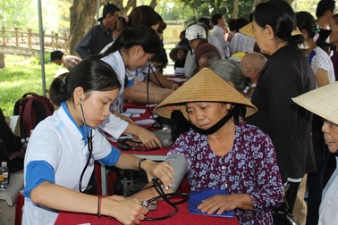6.000 thầy thuốc trẻ xung kích, tình nguyện về vùng khó khăn