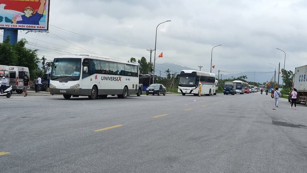 Để lọt lưới F0, Giám đốc Sở GTVT Quảng Ninh bị kiểm điểm - 3 Để lọt lưới F0, Giám đốc Sở GTVT Quảng Ninh bị kiểm điểm - 3