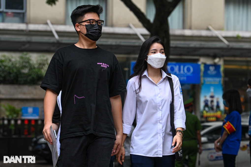 Hơn 1 triệu thí sinh hồi hộp làm thủ tục thi tốt nghiệp THPT 2022 - 1 Hơn 1 triệu thí sinh hồi hộp làm thủ tục thi tốt nghiệp THPT 2022 - 1