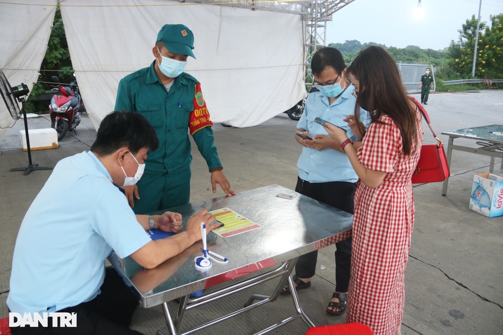 Hà Nội lắp mắt thần quét mã QR ở 23 chốt kiểm dịch - 9 Hà Nội lắp mắt thần quét mã QR ở 23 chốt kiểm dịch - 9