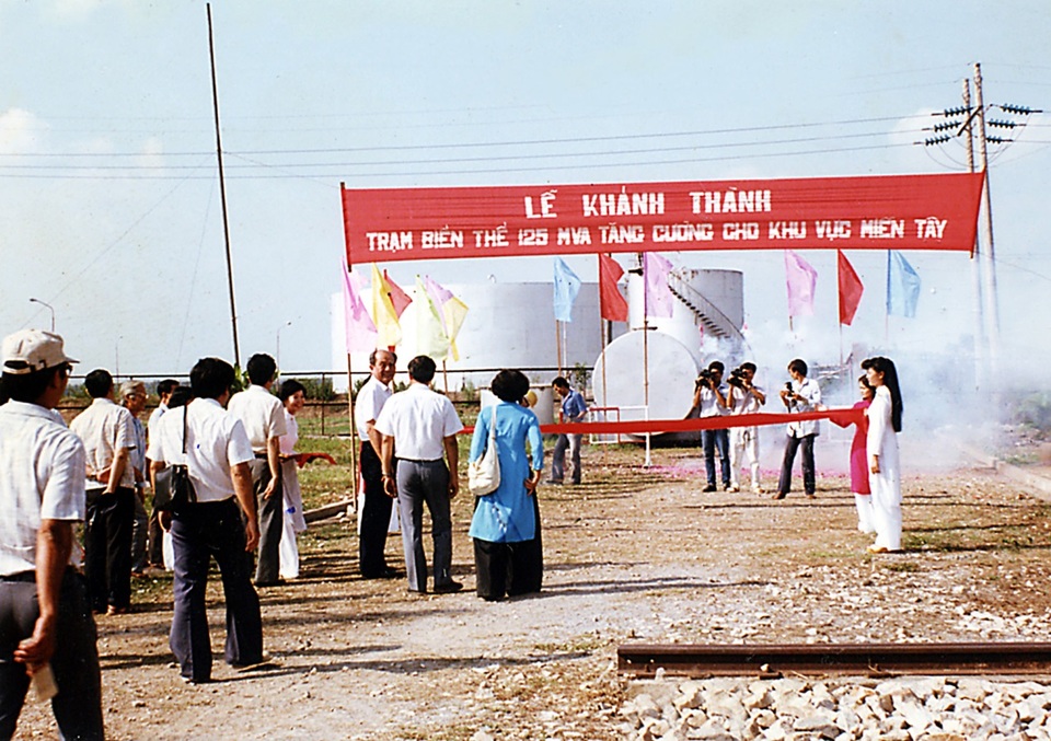Dấu ấn 45 năm ngành điện miền Nam - 1 Dấu ấn 45 năm ngành điện miền Nam - 1