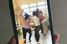 Kỷ luật cảnh cáo thầy giáo nhắn tin thân mật với nữ sinh