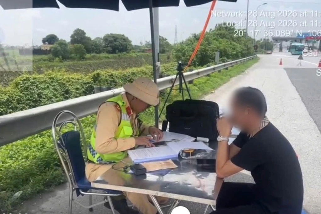 Thêm 5 tài xế bị phạt vì không giữ khoảng cách an toàn trên cao tốc - 1