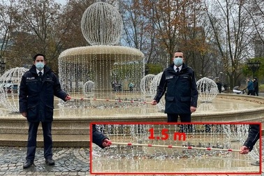 Tranh cãi video cảnh sát Đức dùng thước đảm bảo người dân giãn cách