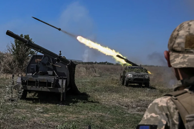 Crimea bị tập kích dồn dập, Ukraine dọa cắt đứt hành lang trên bộ của Nga