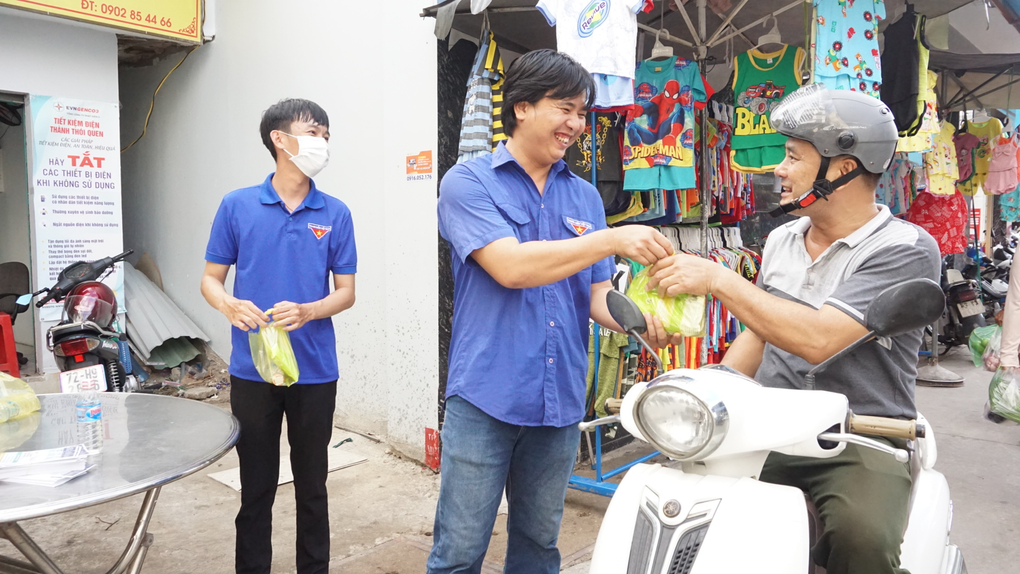 Đoàn viên Tổng công ty Phát điện 3 tuyên truyền tiết kiệm điện - 3 Đoàn viên Tổng công ty Phát điện 3 tuyên truyền tiết kiệm điện - 3