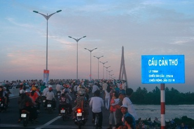 Liên tiếp 2 nữ sinh nhảy cầu Cần Thơ tự vẫn