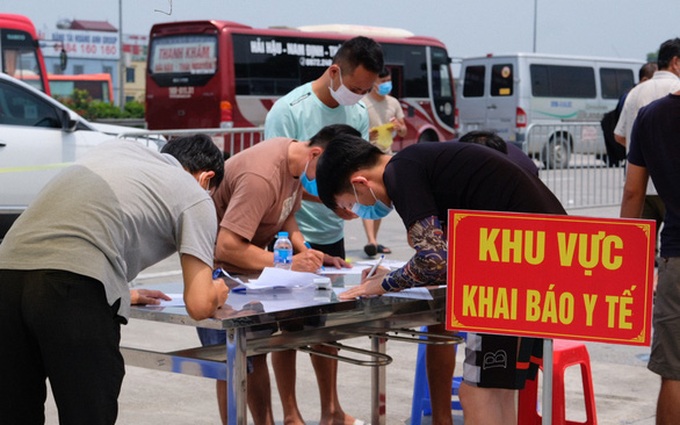 Quy định xét nghiệm, cách ly y tế vẫn khiến tài xế chở hàng bị động