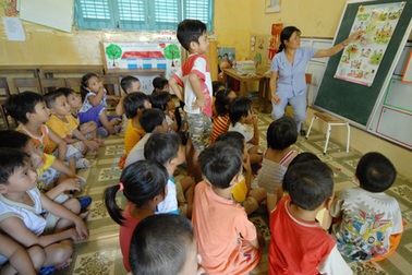 Thăm những điểm giữ trẻ miễn phí mùa nước nổi