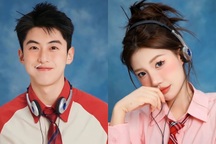 Trào lưu chụp ảnh thẻ phong cách học sinh Mỹ nổi đình đám trên mạng