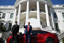 Ông Trump: Bạo lực chống lại Tesla của Elon Musk là khủng bố trong nước