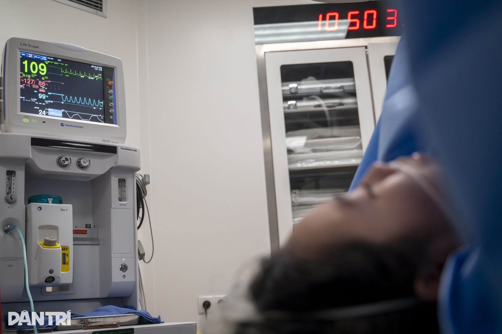 Doktor menggunakan jarum sebagai benang untuk menyelamatkan Bác sĩ dùng kim như sợi chỉ cứu “thiên thần” tràn dịch phổi trong bụng mẹ - 8