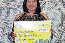 May mắn ập đến, người phụ nữ vừa xin được việc, vừa trúng số 2 lần liền