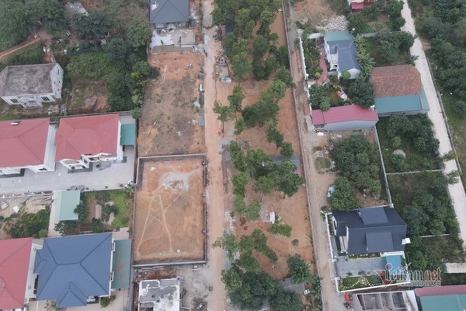 Cận cảnh những ngôi biệt thự trên đất rừng ở Vĩnh Phúc - 5 Cận cảnh những ngôi biệt thự trên đất rừng ở Vĩnh Phúc - 5