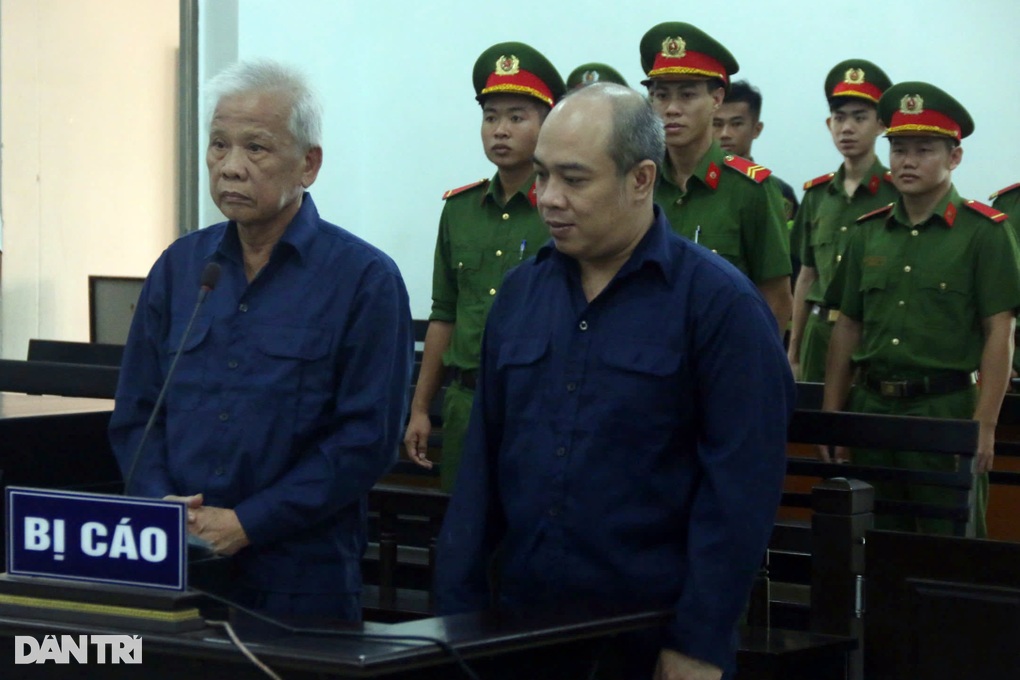 Cựu Phó Giám đốc Trung tâm Đăng kiểm Khánh Hòa lĩnh hơn 15 năm tù - 1 Cựu Phó Giám đốc Trung tâm Đăng kiểm Khánh Hòa lĩnh hơn 15 năm tù - 1