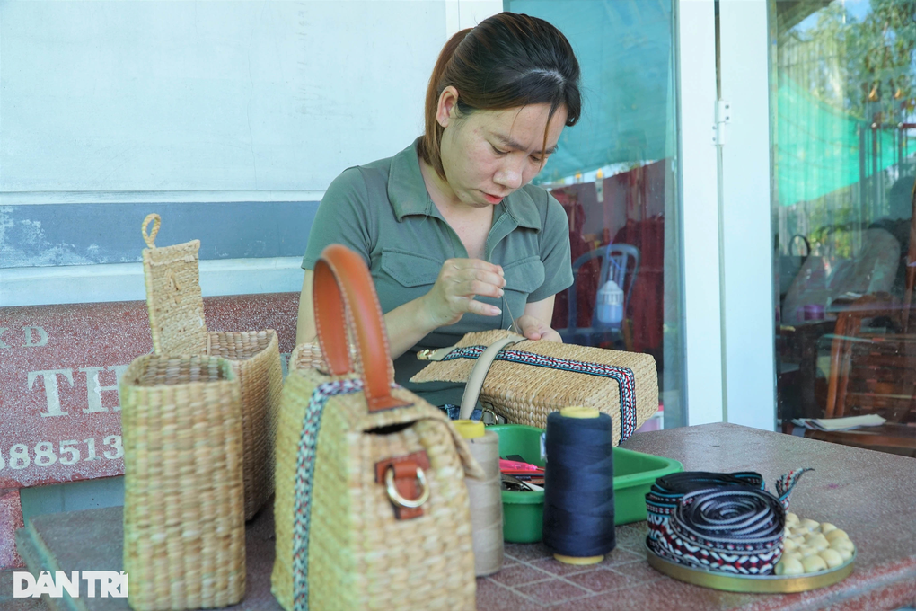Gom thứ 0 đồng chế thành món đồ nửa triệu đồng/chiếc, chị em công sở mê tít - 5 Gom thứ 0 đồng chế thành món đồ nửa triệu đồng/chiếc, chị em công sở mê tít - 5