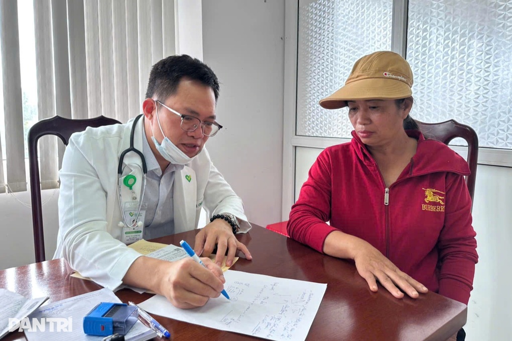 Vụ máy hỏng vẫn kê khai tán sỏi hàng trăm ca: 255 người tái khám sức khỏe - 2 Vụ máy hỏng vẫn kê khai tán sỏi hàng trăm ca: 255 người tái khám sức khỏe - 2