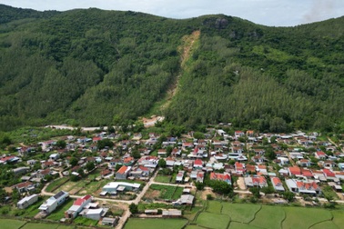 Sau vụ sạt lở núi Cấm: "Mưa lớn là tôi không dám ở trong nhà"