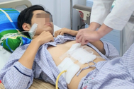Hay bỏ bữa ăn và thức khuya, nam sinh 16 tuổi ói ra máu nguy kịch