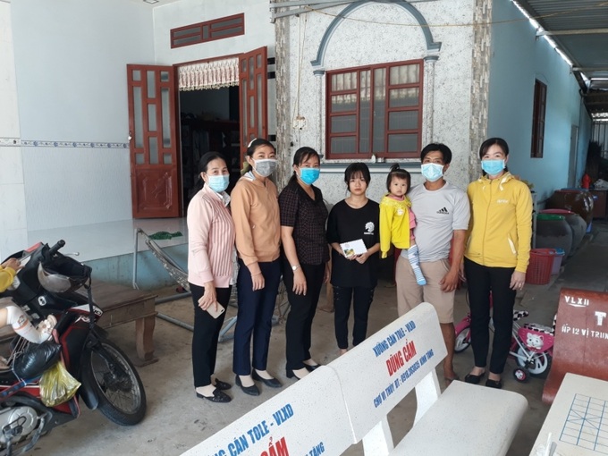 Thăm trẻ em có hoàn cảnh đặc biệt tại xã Vị Trung, huyện Vị Thủy, tỉnh Hậu Giang