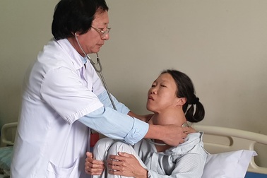 Người phụ nữ khó thở, nuốt nghẹn vì mang khối u khổng lồ suốt 20 năm