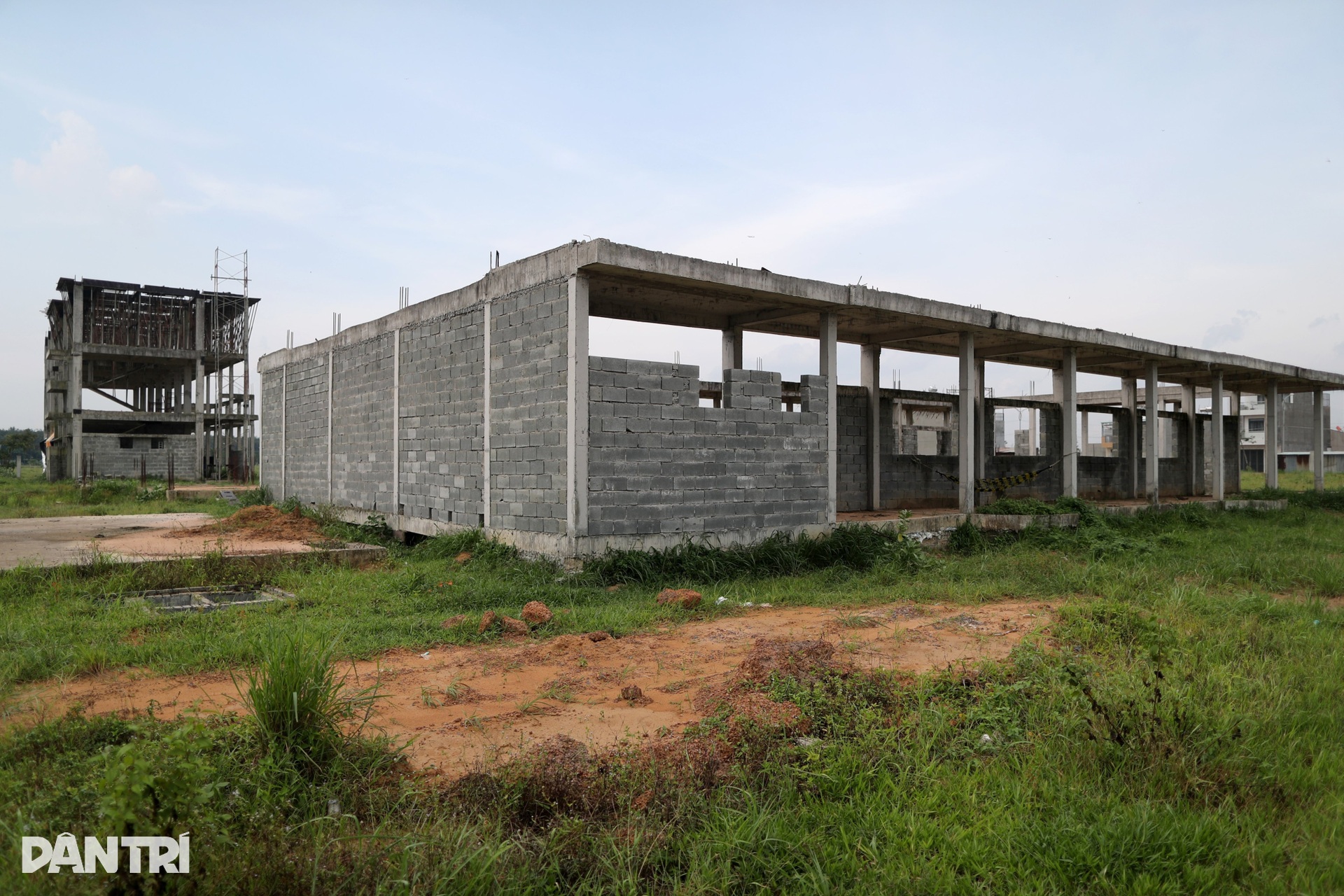 Trường học còn ngổn ngang, hàng nghìn học sinh khu tái định cư đi học ké - 4