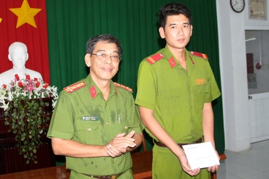 Khen thưởng, sắp kết nạp Đảng "anh lính cơ động đạt điểm 10 môn Sử"