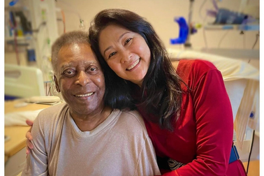 Người vợ nên duyên nhờ lần gặp nhau trong thang máy của huyền thoại Pele