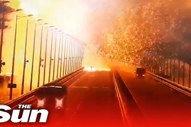 Video xe phát nổ trên cầu Crimea