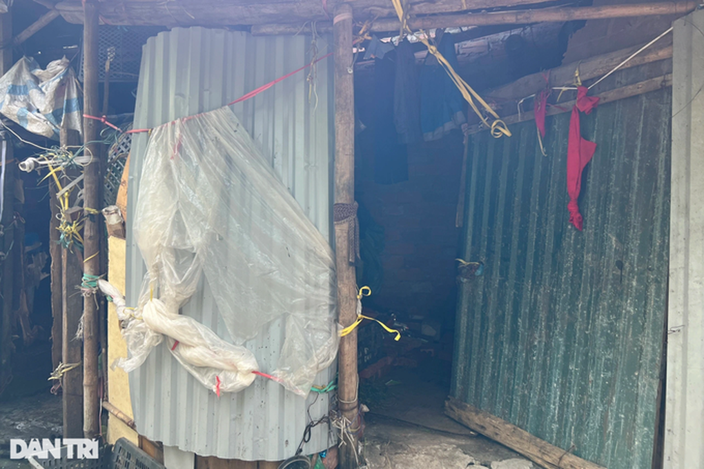 Một góc nhỏ ở Hà Nội, người dân quyết không dùng điện bất chấp nắng nóng - 2 Một góc nhỏ ở Hà Nội, người dân quyết không dùng điện bất chấp nắng nóng - 2