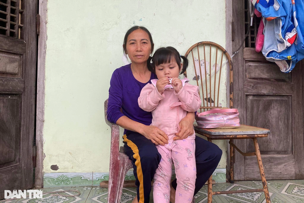 Cùng mắc ung thư, mẹ chồng nhường phần chữa trị nơi bệnh viện cho con dâu - 4 Cùng mắc ung thư, mẹ chồng nhường phần chữa trị nơi bệnh viện cho con dâu - 4