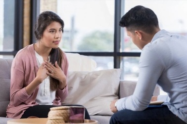 Tôi bật khóc khi cả gia đình chồng coi nhà mình là khu nghỉ dưỡng miễn phí