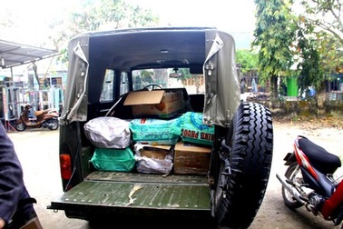 Hai sinh viên chở cyanua trái phép