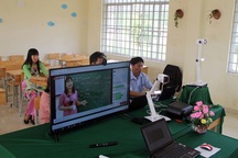 Học sinh vùng quê thích thú với lớp học trực tuyến giữa mùa dịch