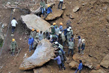 Vẫn chưa tìm được 4 nạn nhân sau 8 ngày tìm kiếm