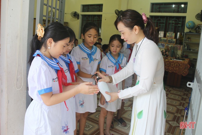 Học sinh háo hức ngày tựu trường, một năm học vô cùng đặc biệt - Ảnh 7. Học sinh háo hức ngày tựu trường, một năm học vô cùng đặc biệt - Ảnh 7.