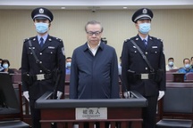 Quan tham Trung Quốc giấu hàng tấn tiền trong nhà, nuôi 100 nhân tình