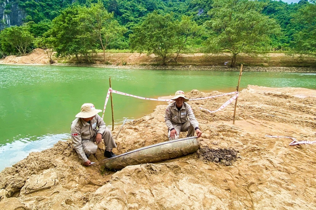 Phát hiện quả bom nặng 227kg nằm sát cửa động Phong Nha - 1 Phát hiện quả bom nặng 227kg nằm sát cửa động Phong Nha - 1