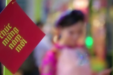 Ca sĩ Hà Phương chúc tết độc giả Dân trí.