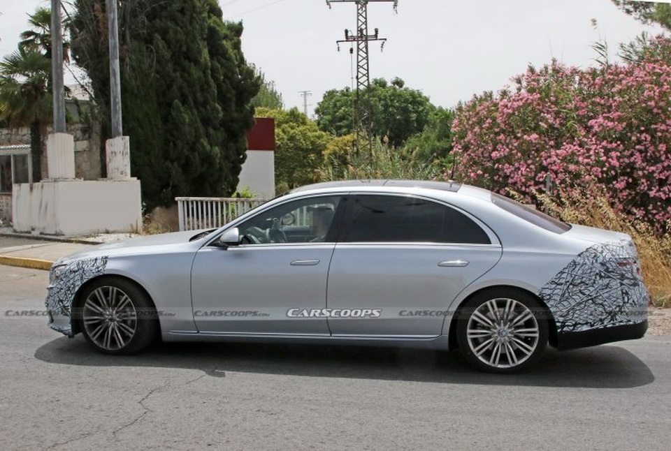 Chuẩn bị ra mắt mẫu xe đầu tiên trên thế giới có túi khí ghế sau - 6