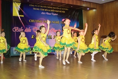 Rộ phong trào học múa dân gian dân tộc trong giới trẻ