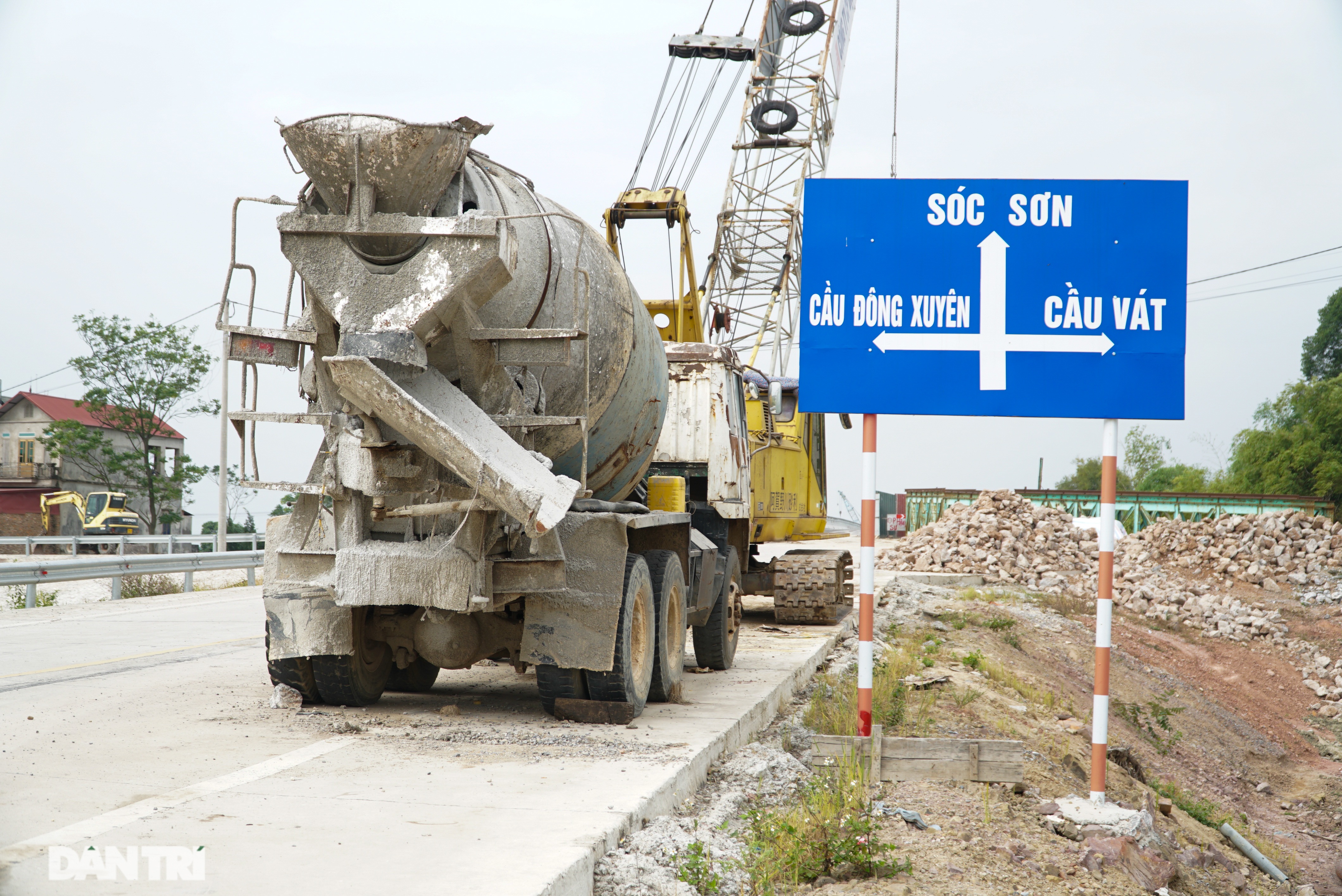 Cầu trăm tỷ đồng vượt sông Cầu xây xong thì đắp chiếu vì thiếu đường dẫn - 10 Cầu trăm tỷ đồng vượt sông Cầu xây xong thì đắp chiếu vì thiếu đường dẫn - 10