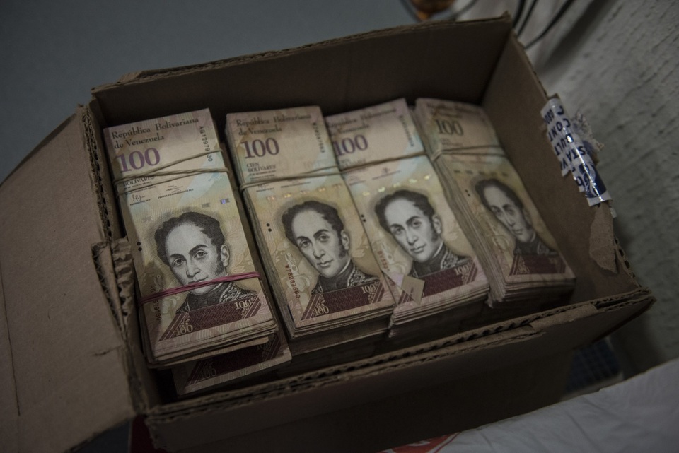 Chính phủ Venezuela cử người “lặn lội” sang Nga để in tiền về cho dân tiêu - 1 Chính phủ Venezuela cử người “lặn lội” sang Nga để in tiền về cho dân tiêu - 1