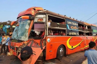 Vụ 2 xe khách đâm nhau tại Gia Lai là tai nạn nghiêm trọng trong kỳ nghỉ lễ