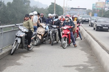 Một người đàn ông tự tử tại cầu Bến Thủy