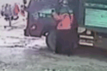 "Hiệp sĩ" Bình Dương giữ kẻ đột nhập cabin xe tải trộm hơn 300 triệu đồng