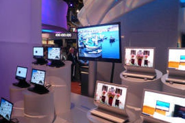 Chờ đợi “cơn lốc” của TV OLED