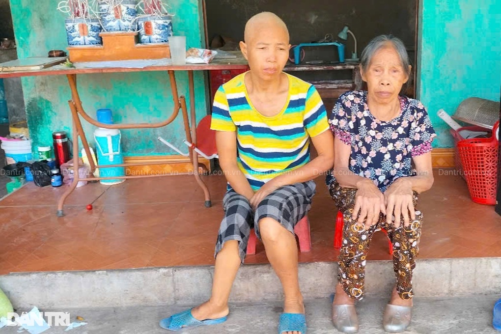 Người phụ nữ mắc ung thư nuôi mẹ già bệnh tật, mơ bữa cơm có thịt - 5 Người phụ nữ mắc ung thư nuôi mẹ già bệnh tật, mơ bữa cơm có thịt - 5